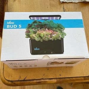 Indoor LED hydroponic garden, NIB